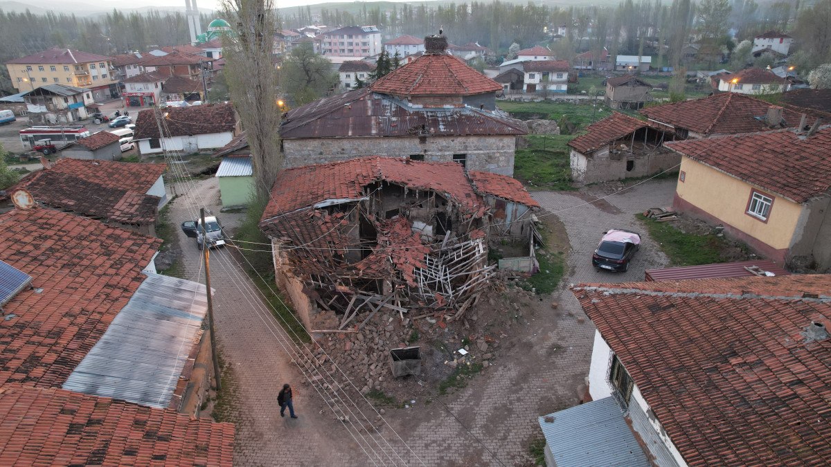 Tokat’ta 5.6’lık depremin merkez üssü Buğdaylı köyünde yaralar sarılıyor